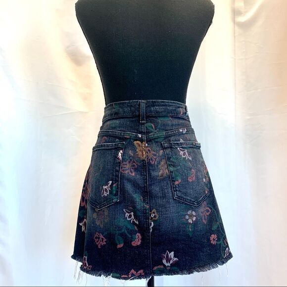 7 For All Mankind Skirt Size 27 Denim Mini A Line Floral Art Raw Hem Black - Picture 4 of 14